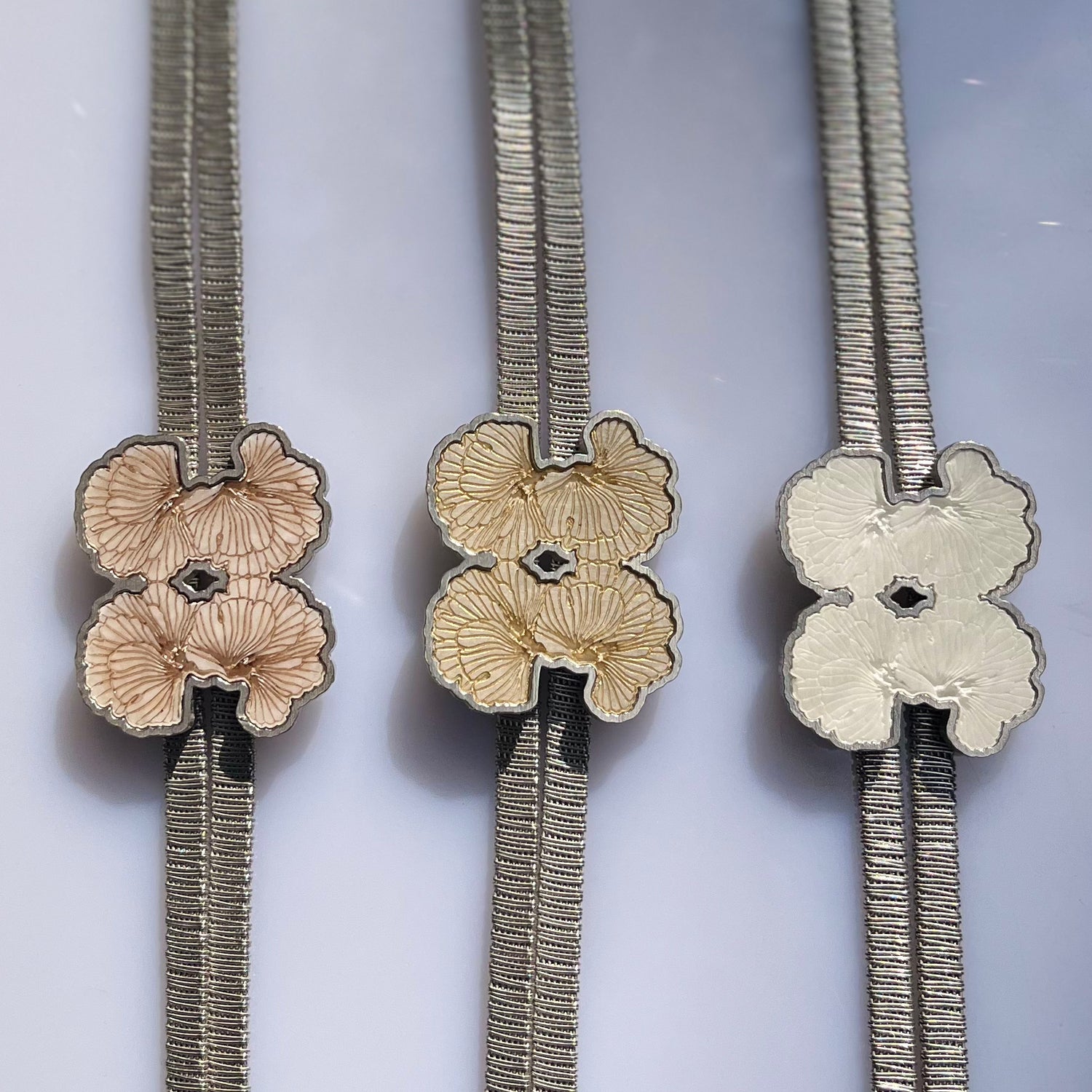 Minerva Chocker