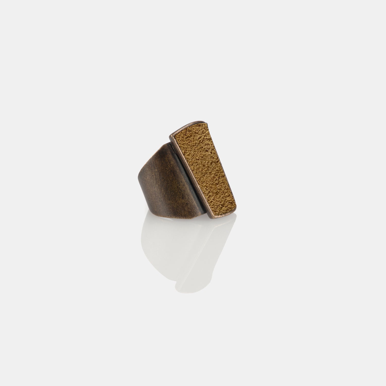 Iside Anello