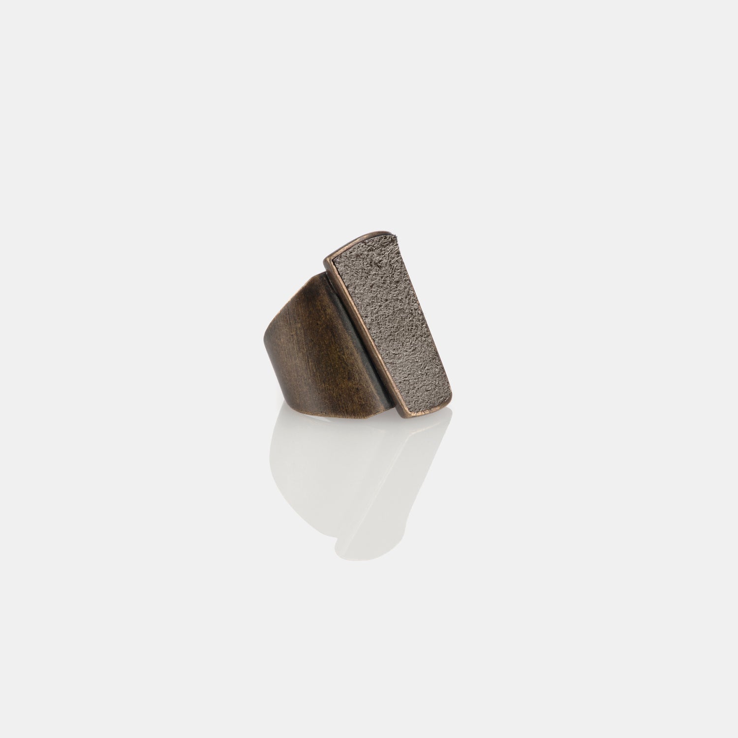 Iside Anello