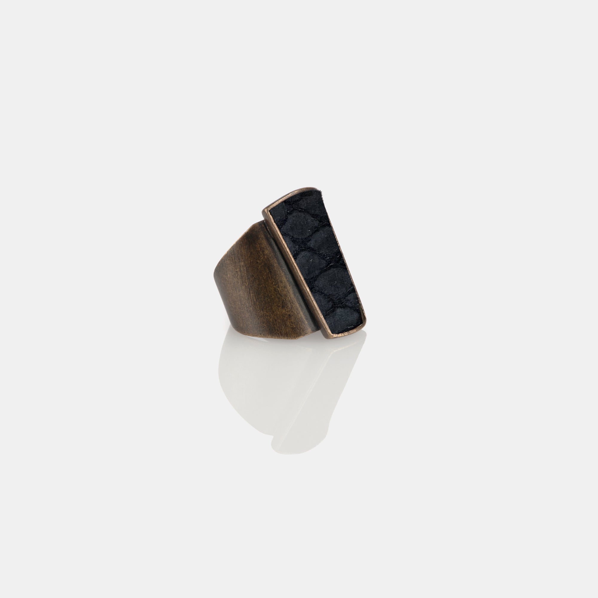 Iside Anello