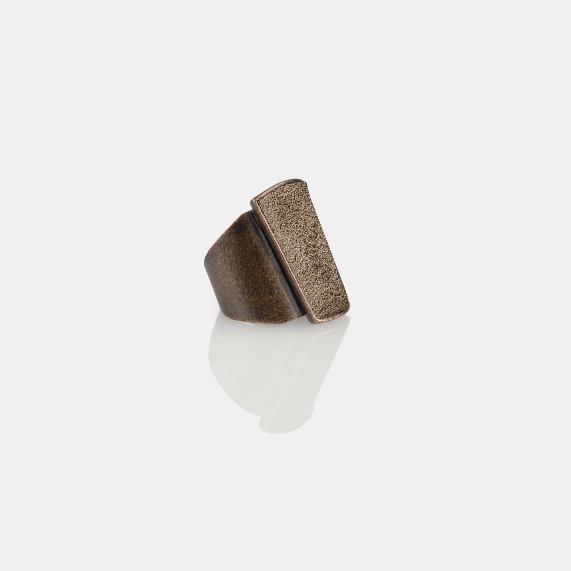 Iside Anello